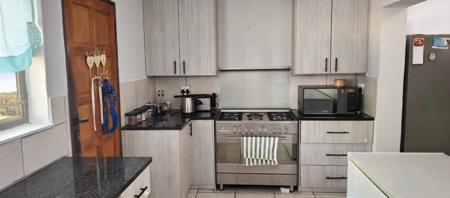 5 Bedroom Property for Sale in Pellissier Free State